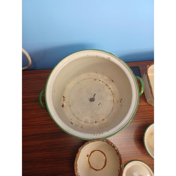 Vintage Enameled Green Trim Cookware Pot Bowls Plate Lids Lot Of 8 Farmhouse - Picture 3 of 16